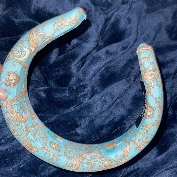 Versace Dylan head band Fashion lovers, want your own piece of Versace? When you buy  main image 3